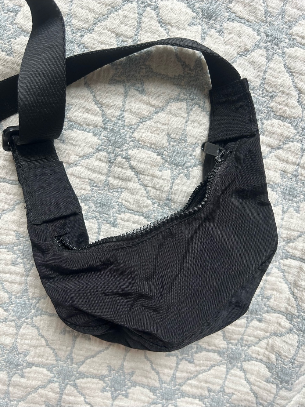 Mini Crescent - Black - Picture 3 of 4